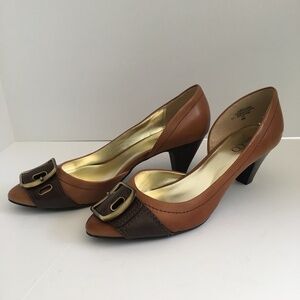Nine & Co Women's Leather Pumps, 8M, Tan/Brown, Buckle, Kitten Heels.